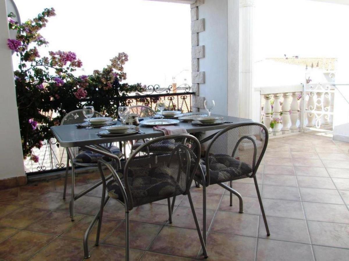 Anton Apartment